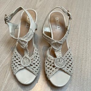 Like new!! Bongo Sandal